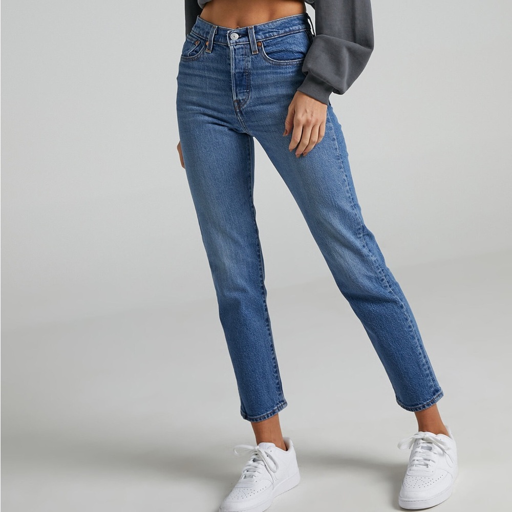 Levi’s Wedgie Straight Ankle Jean in Jive Sound
